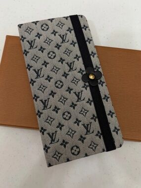 Louis Vuitton Mini Lin Notebook w/ COA & box